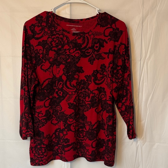 Allison Daley Medium Knit Top Red and Black Floral - Picture 2 of 7